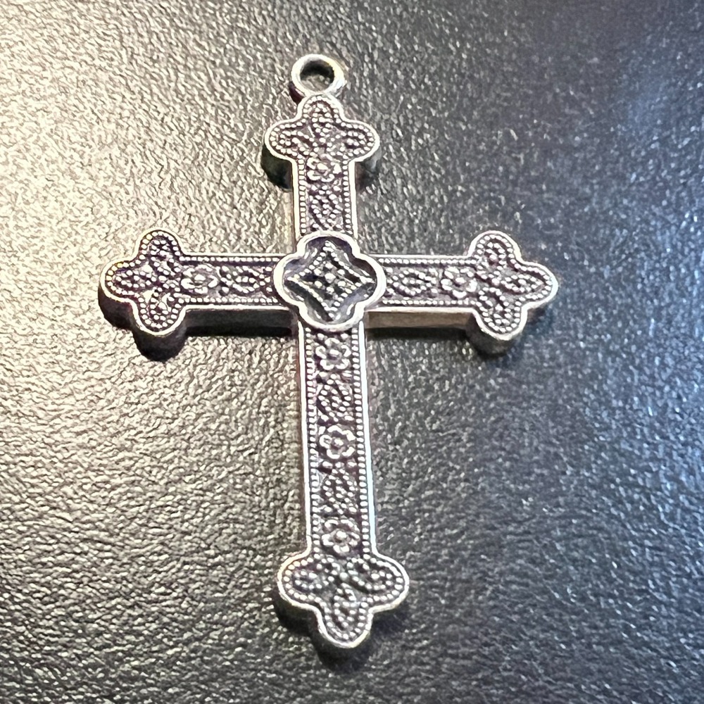 Vintage Style Silver Tone Cross‎ Pendant Ornate Floral Faith Religious Jewelry